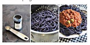 Des spaghetti noir, un pot d'encre de seiche, des spaghetti bolognaise avec des olives dedans qui font penser à des yeux pour Halloween